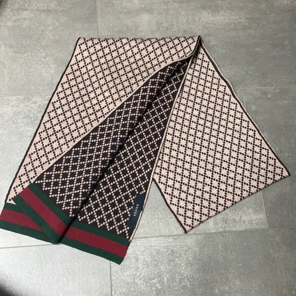 Authentic Gucci 100% wool diamonte scarf